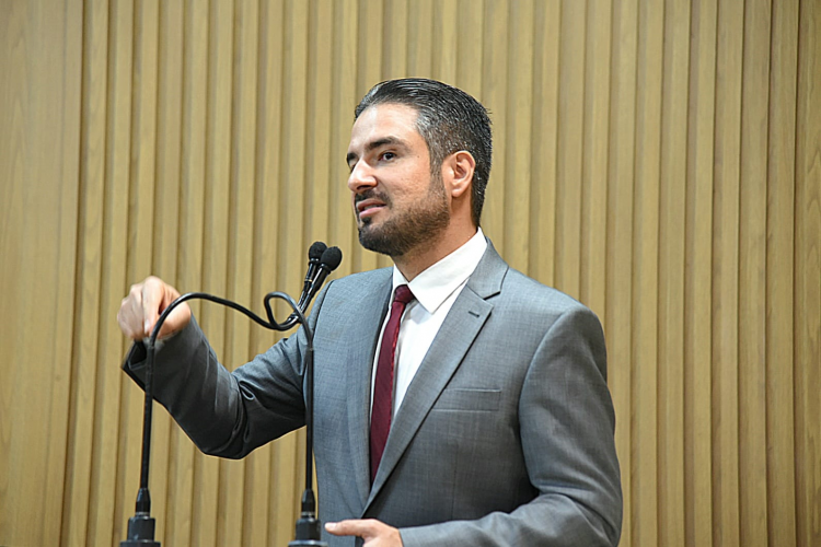 Ricardo Vasconcelos denuncia desvio de verba destinada à saúde e cobra providências