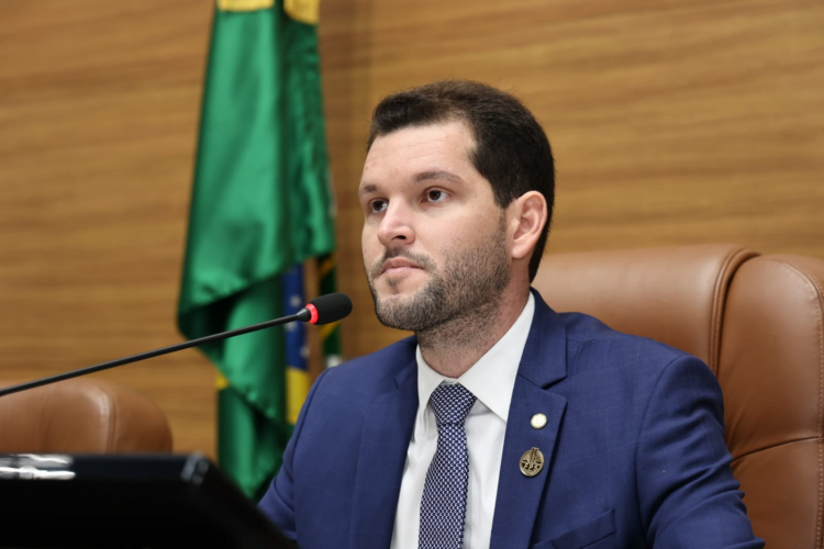 Ronaldo Caiado destaca modelo de segurança no seminário presidido por Neto Batalha