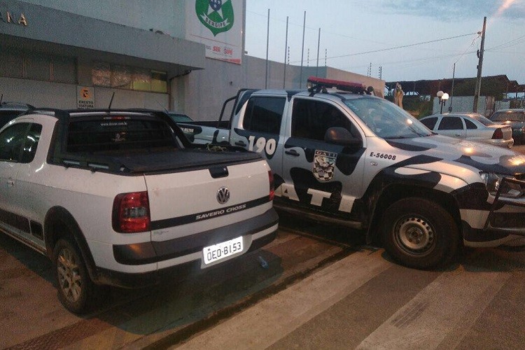 Quatro homens são detidos e adolescente apreendido por roubo a veículo em Itabaiana