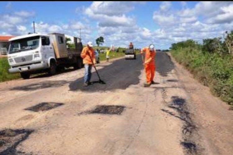 Operação tapa buraco é realizada na rodovia Nossa Senhora das Dores - Serra do Machado