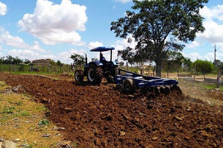 Trator é furtado de garagem da Prefeitura de Pinhão (SE)