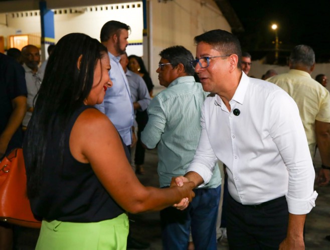 Ricardo participa de audiência e conversa com moradores do Santa Maria