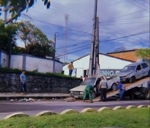 SSP atende vereador Artur do PT e remove veículos abandonados em Estância