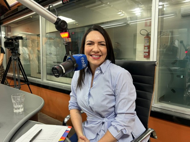 Danielle garante concorrer em 26, mas diz que cargo será definido “mais a frente”