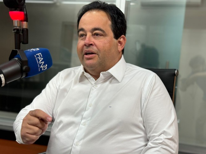 Vinicius Porto revela que votará contra veto de Emília