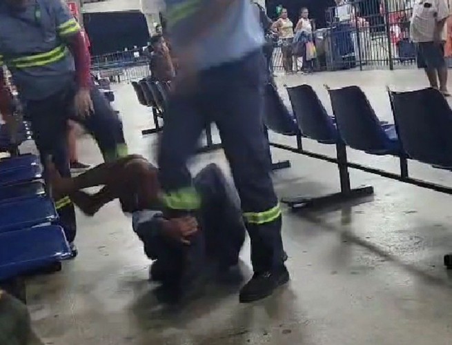 'Ele não estava sendo desrespeitoso', diz mulher que flagrou agressão a homem que pedia dinheiro em rodoviária em Aracaju