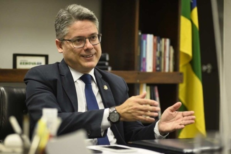 Confirmando análise do Política de Fato, Alessandro aparece liderando pesquisa para o Senado