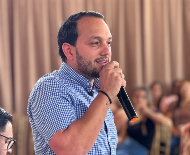 Prefeito Yuri Andrade faz história e reajusta salário dos professores de Pedro Alexandre em 25%