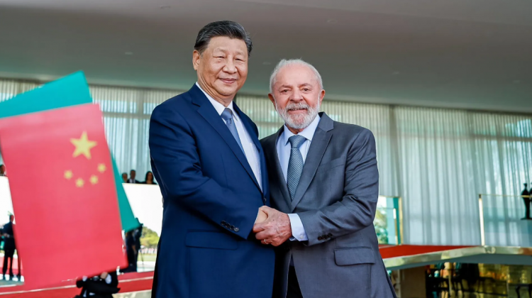 'Relação entre Brasil e China nunca foi tão necessária', diz Lula em Pequim ao lado de Xi Jinping